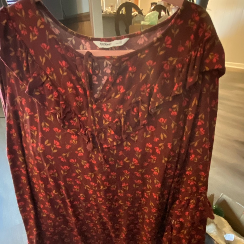 Nice Blouse - Picture 2 of 2